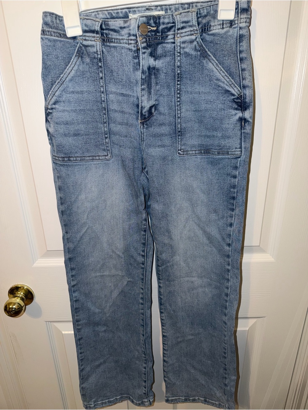 Men's Straight Light Wash Blue Jeans with Front Patch Pockets